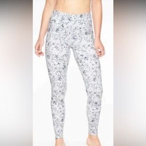 Athleta Salutation stash pocket tight in Sandstone print.